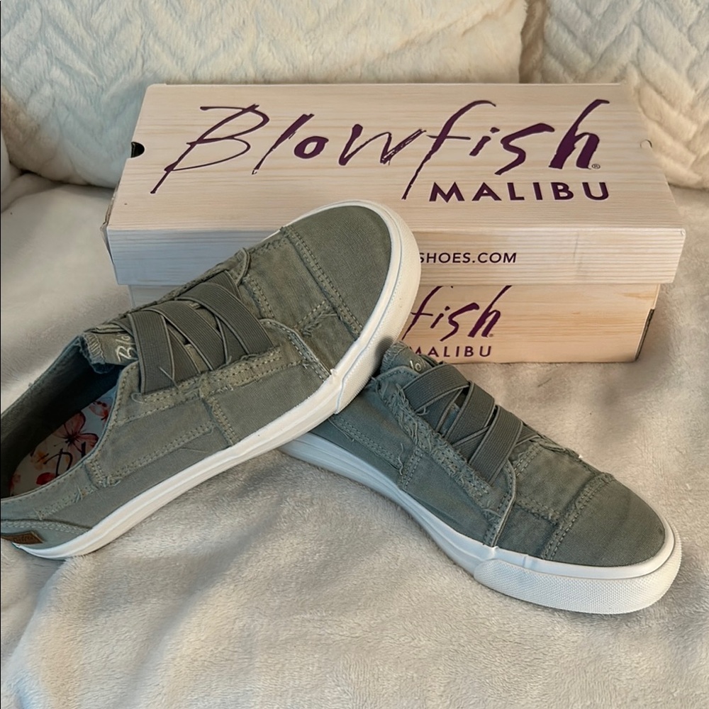 Blowfish Green and White Casual Sneakers with Elastic Panels New with Box !!